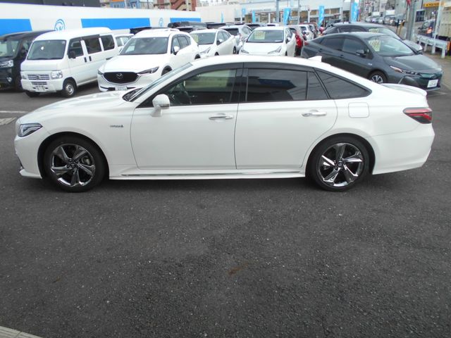 Toyota CROWN SEDAN 2019-04 8200-8