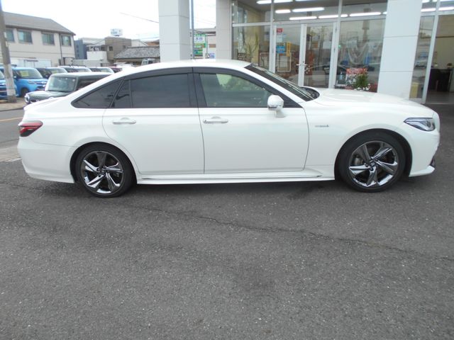 Toyota CROWN SEDAN 2019-04 8200-9