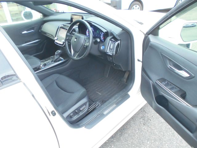Toyota CROWN SEDAN 2019-04 8200-1