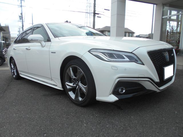 Toyota CROWN SEDAN 2019-04 8200-5