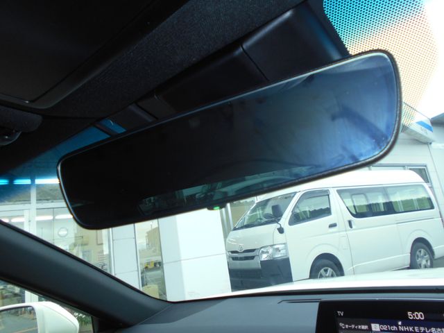 Toyota CROWN SEDAN 2019-04 8200-20