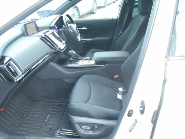 Toyota CROWN SEDAN 2019-04 8200-12