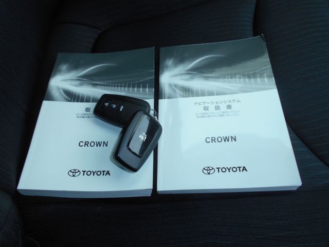 Toyota CROWN SEDAN 2019-04 8200-24