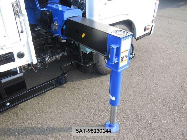 Mazda TITAN 2023-09 371812-12
