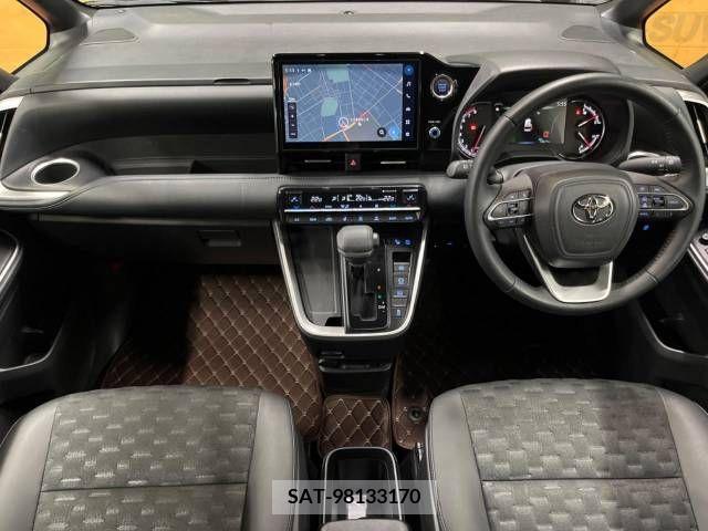 Toyota VOXY 2022-11 378730-1