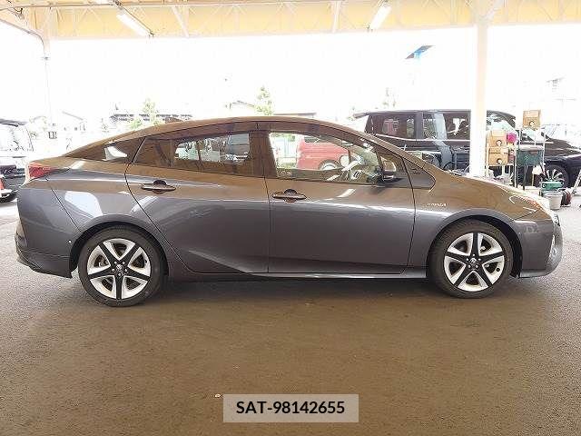 Toyota PRIUS 2016-05 281853-17