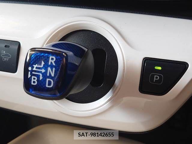 Toyota PRIUS 2016-05 281853-11