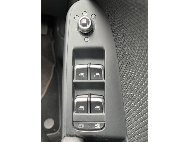 Audi A4 2014-07 2666-9