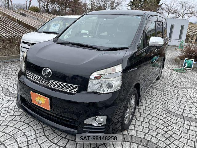 Toyota VOXY 2013-02 214289-0