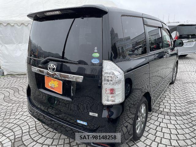 Toyota VOXY 2013-02 214289-1