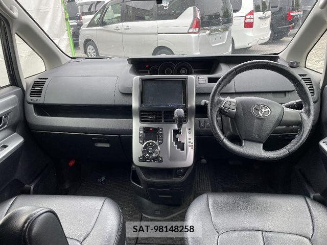 Toyota VOXY 2013-02 214289-2