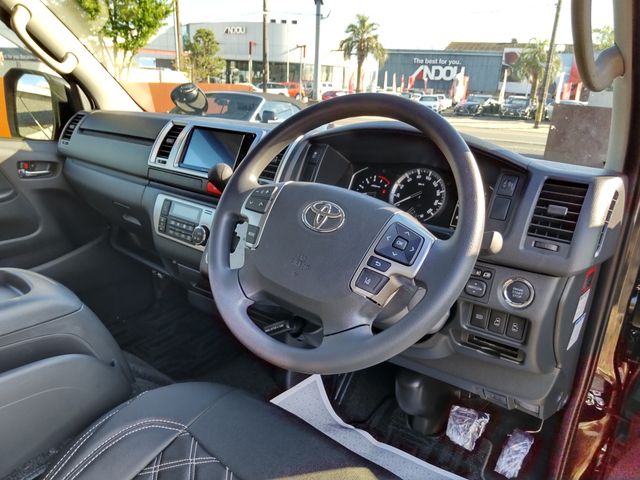 Toyota HIACE VAN 2022-02 7456-10