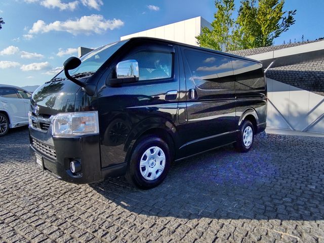 Toyota HIACE VAN 2022-02 7456-1