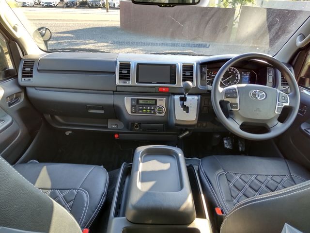 Toyota HIACE VAN 2022-02 7456-7