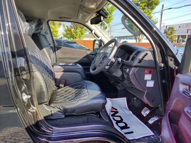 Toyota HIACE VAN 2022-02 7456-8