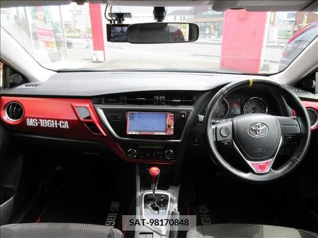 Toyota AURIS 2013-10 293267-1