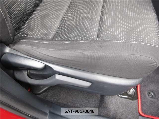 Toyota AURIS 2013-10 293267-19