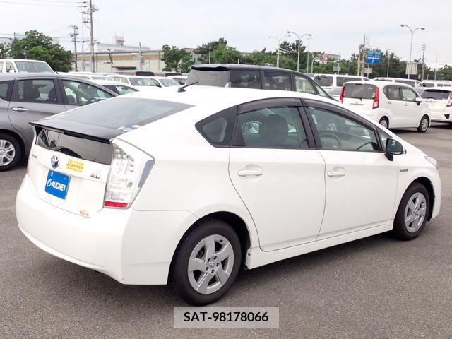 Toyota PRIUS 2011-06 384447-7