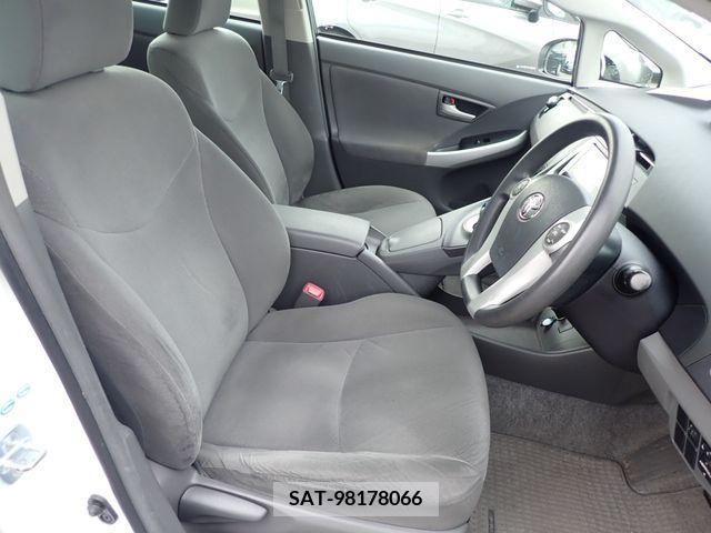 Toyota PRIUS 2011-06 384447-18