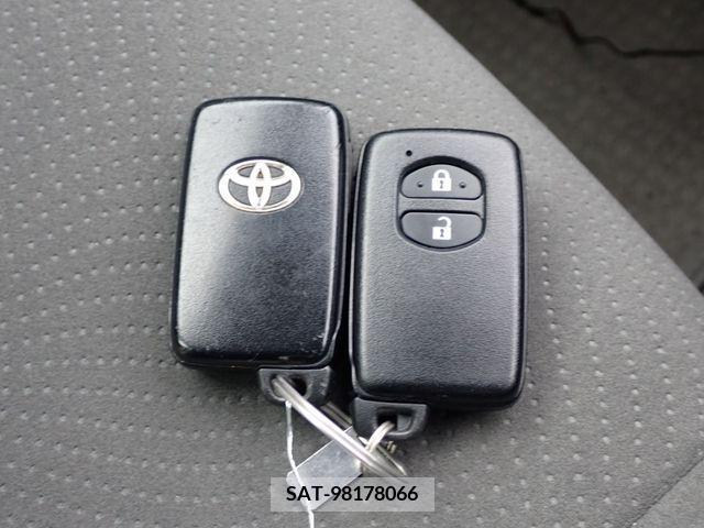 Toyota PRIUS 2011-06 384447-25