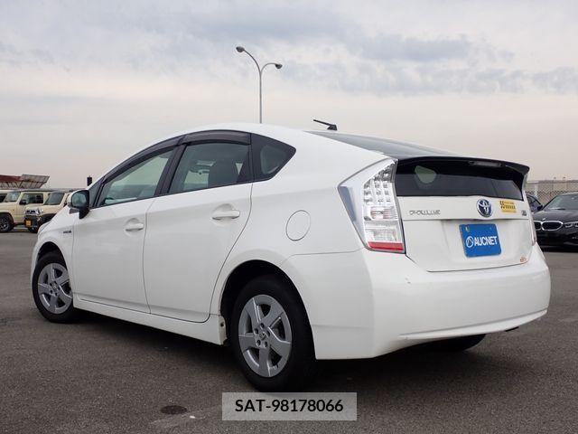 Toyota PRIUS 2011-06 384447-2