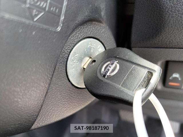Nissan MARCH 2022-05 386409-12