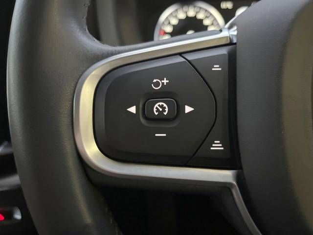 Volvo XC60 2018-05 185916-5