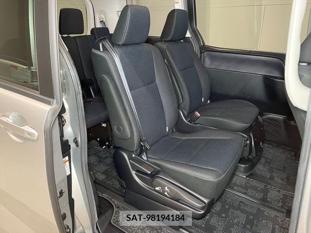 Toyota NOAH 2014-09 371947-5