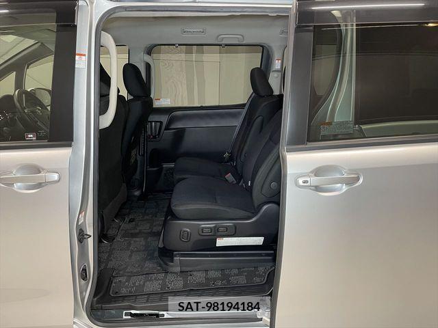 Toyota NOAH 2014-09 371947-4
