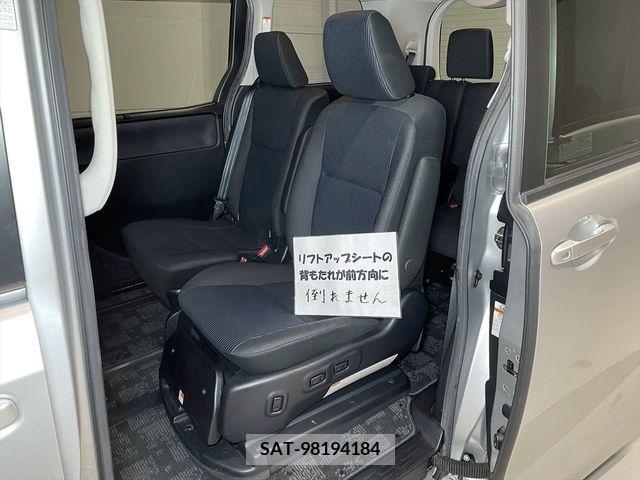 Toyota NOAH 2014-09 371947-13