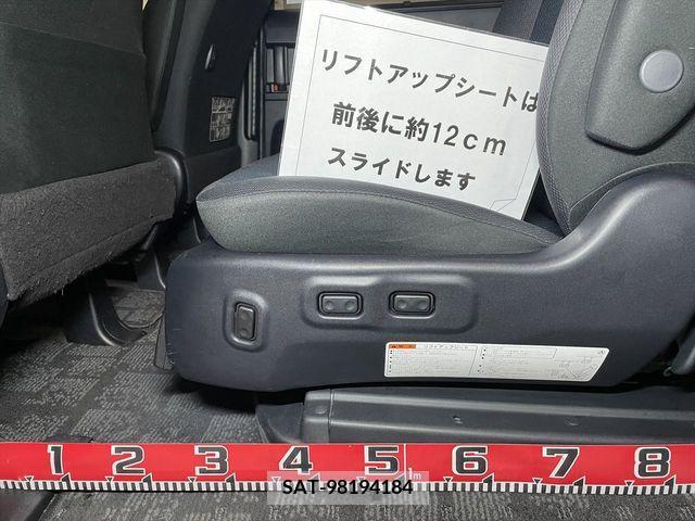 Toyota NOAH 2014-09 371947-10