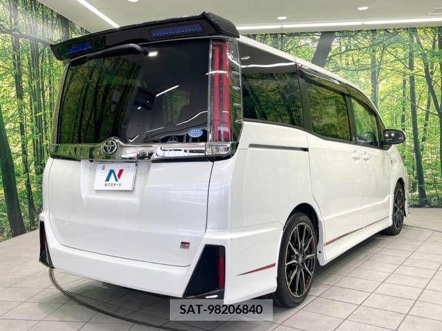 Toyota NOAH 2017-11 321558-18