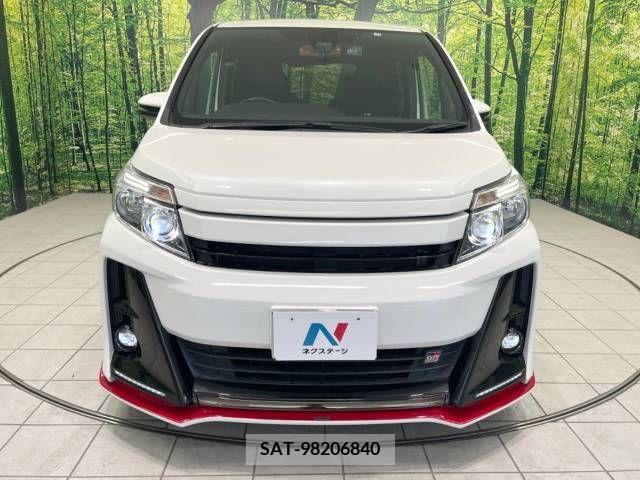 Toyota NOAH 2017-11 321558-15
