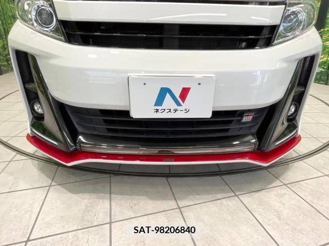 Toyota NOAH 2017-11 321558-6