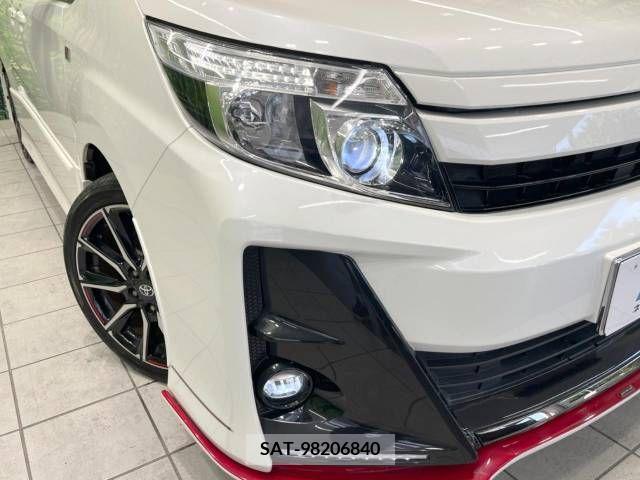 Toyota NOAH 2017-11 321558-13