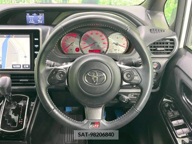 Toyota NOAH 2017-11 321558-12
