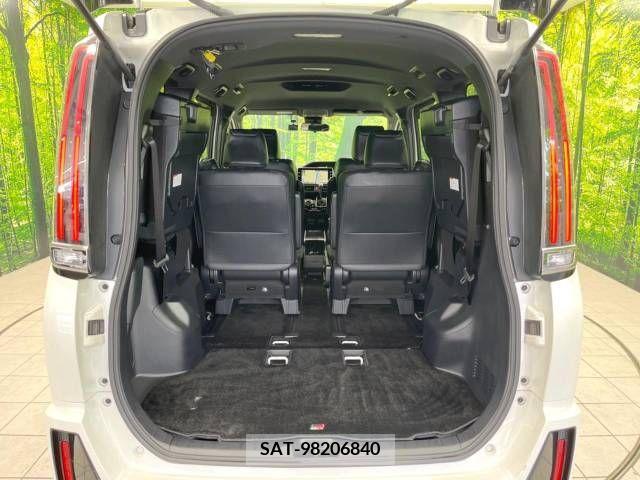 Toyota NOAH 2017-11 321558-11