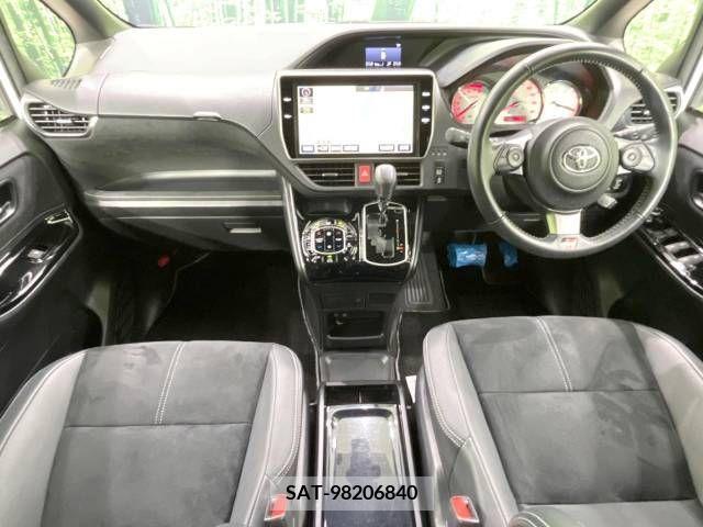 Toyota NOAH 2017-11 321558-1