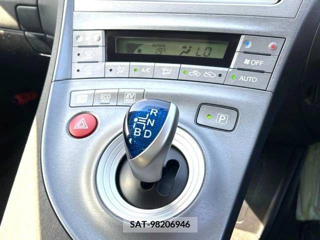 Toyota PRIUS 2014-09 385905-4