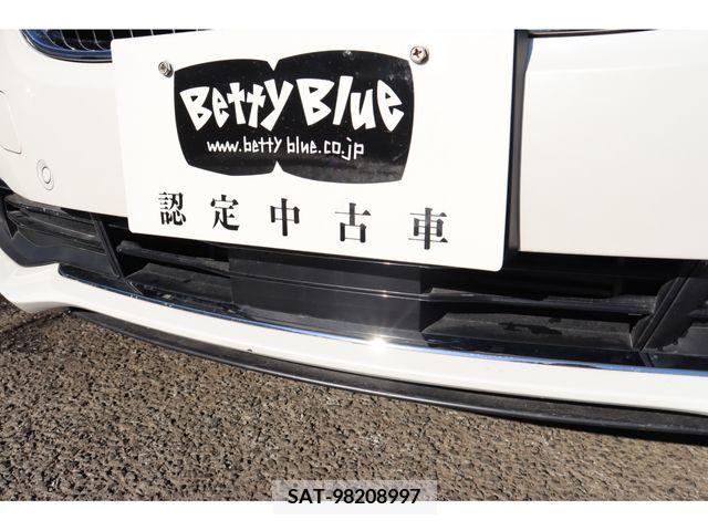 Toyota VOXY 2019-04 217076-11