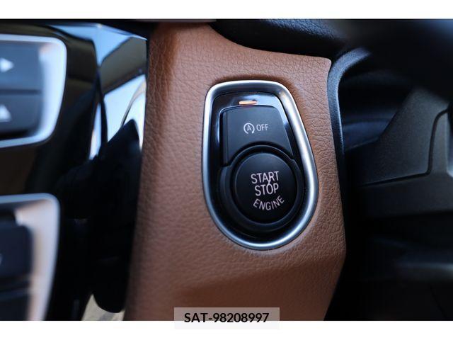 Toyota VOXY 2019-04 217076-16