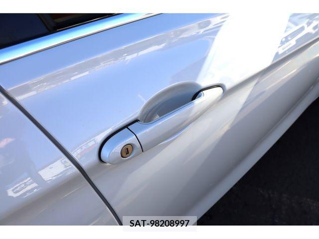 Toyota VOXY 2019-04 217076-17