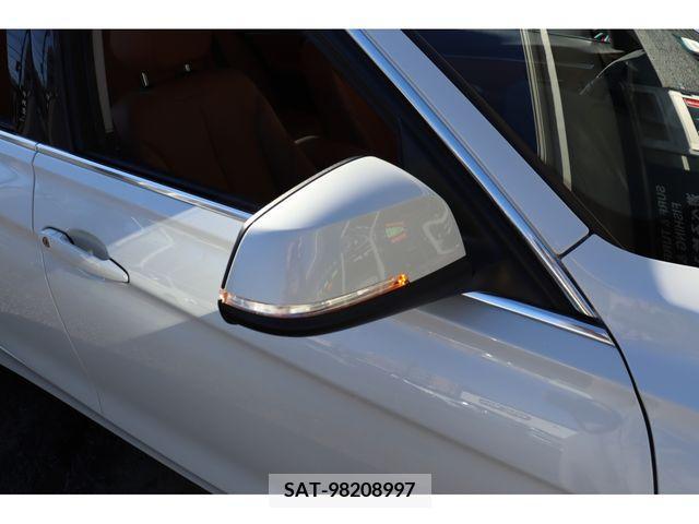 Toyota VOXY 2019-04 217076-18