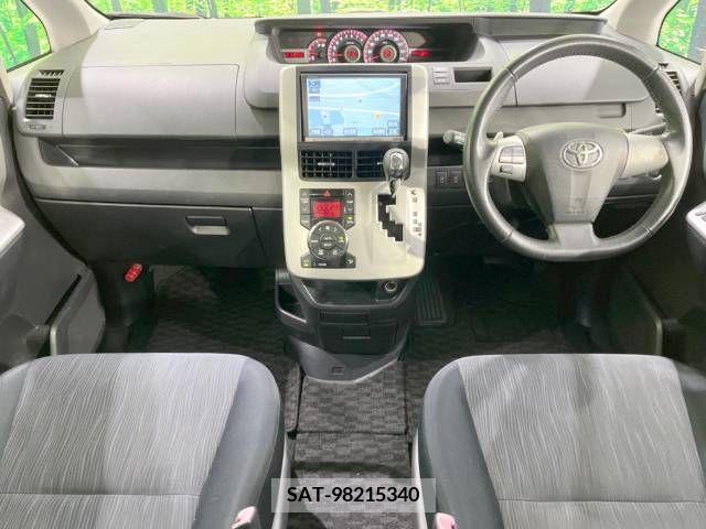 Toyota VOXY 2011-08 395007-1