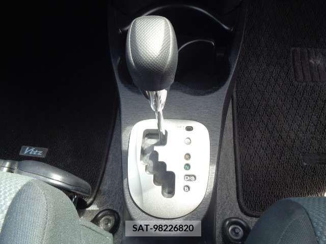 Toyota VITZ 2013-07 201520-8