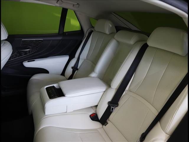 Lexus LS 2021-03 20046-28