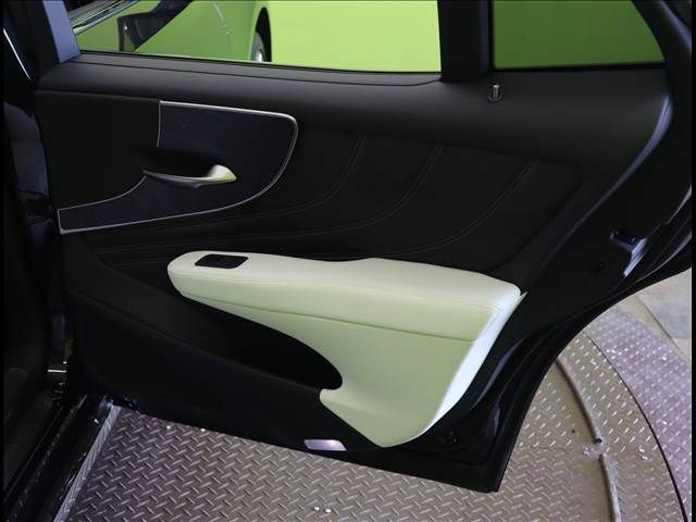 Lexus LS 2021-03 20046-25