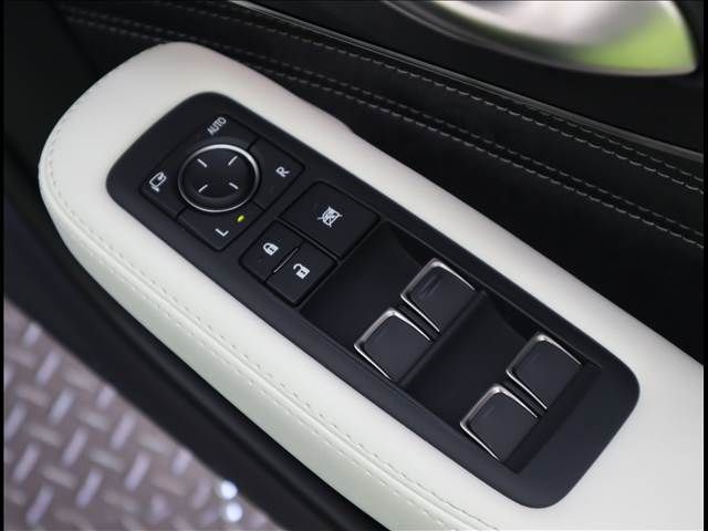 Lexus LS 2021-03 20046-19