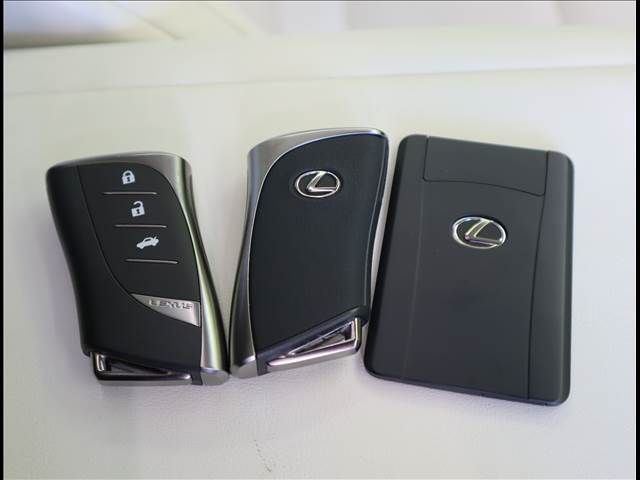 Lexus LS 2021-03 20046-7