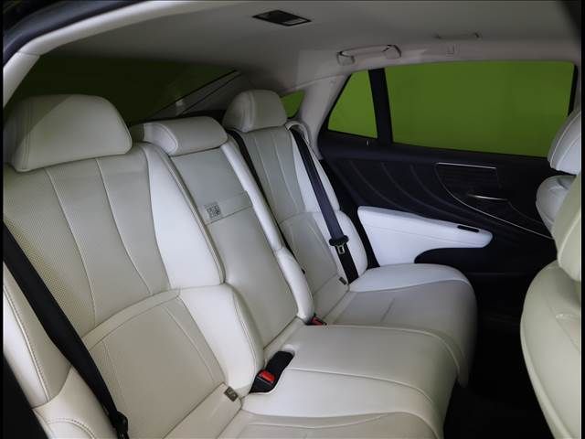 Lexus LS 2021-03 20046-24